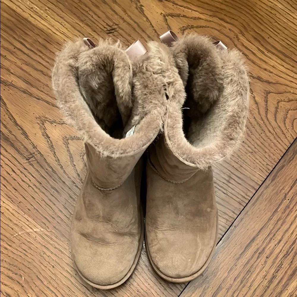 Ugg Bailey Tan Boots,‎ size 8
